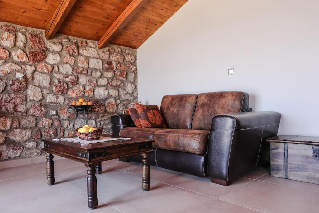Petronas Land House 2 Villa Archangelos  Dış mekan fotoğraf